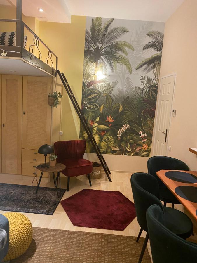 Jungle Story Apartment By Millenaris Park With Free Parking — Photos 2
